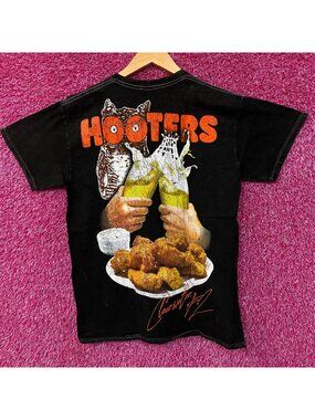 Hooters Clearwater Graphic Mineral Wash T-Shirt Medium
